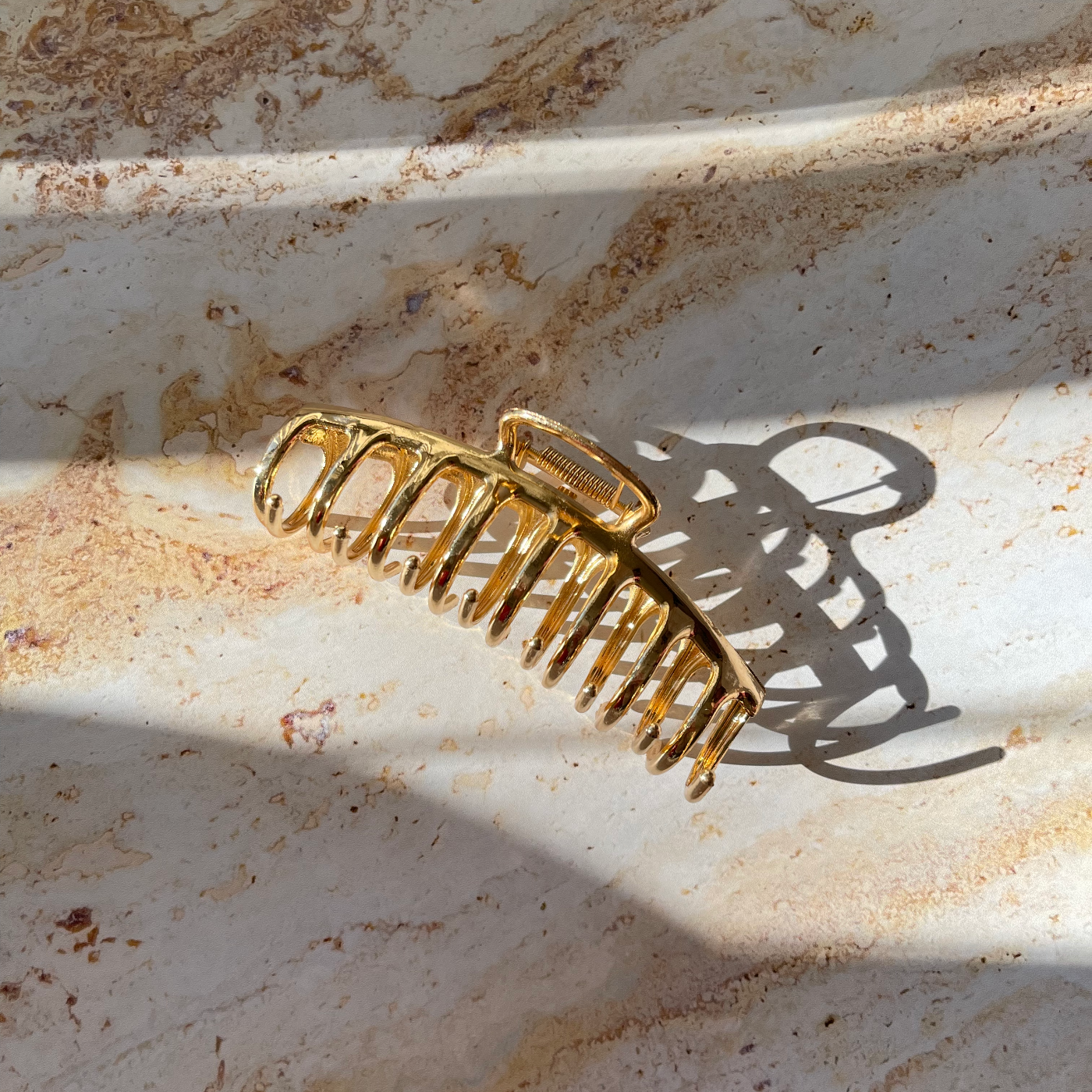 Lola Golden Claw