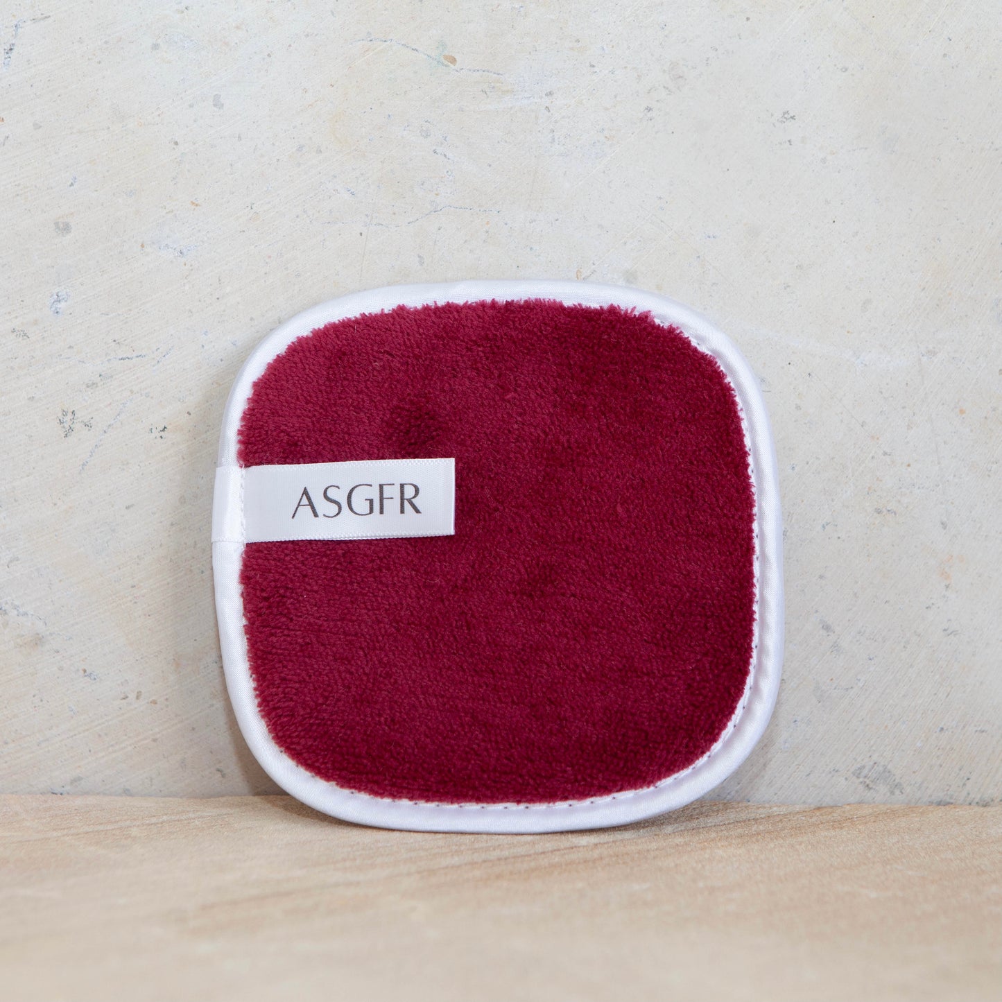 The Guide Me Exfoliant Wash Cloth Rouge 10cm